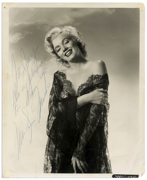 Gorgeous Marilyn Monroe Signed Photo Measuring 8.25'' x 10''